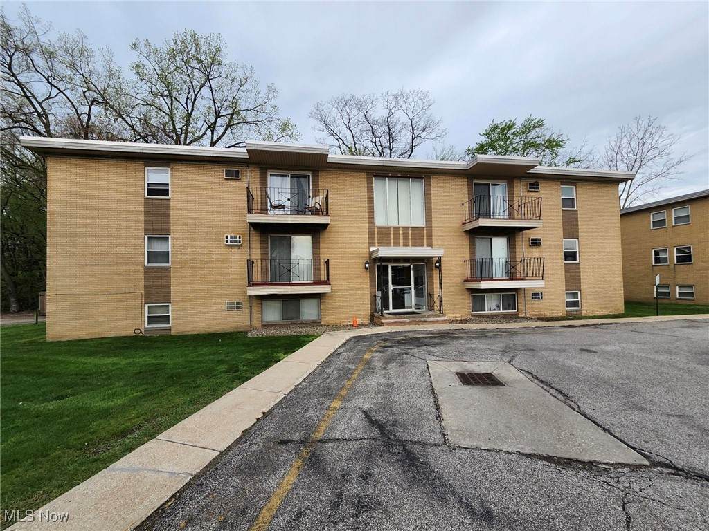 5378 Lee Road - Photo 1