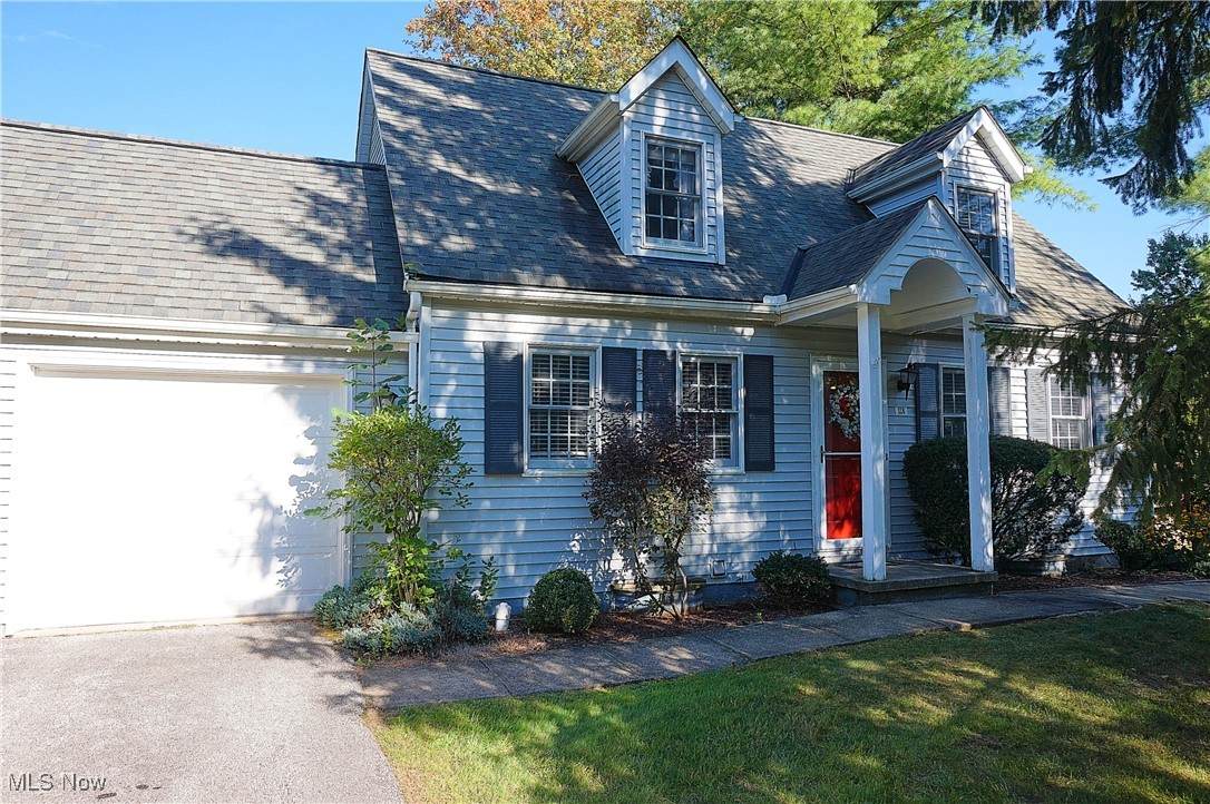 118 Burlington Oval Drive - Photo 1