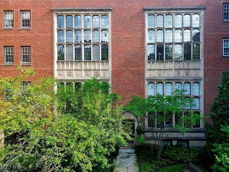 13715 Shaker Boulevard - Photo 1