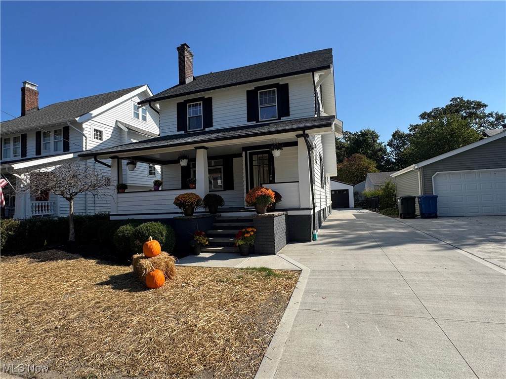 1085 Lakeland Avenue - Photo 1