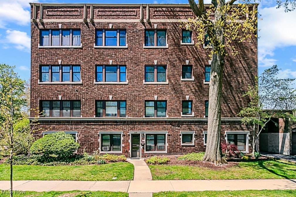 2368 Grandview Avenue - Photo 1