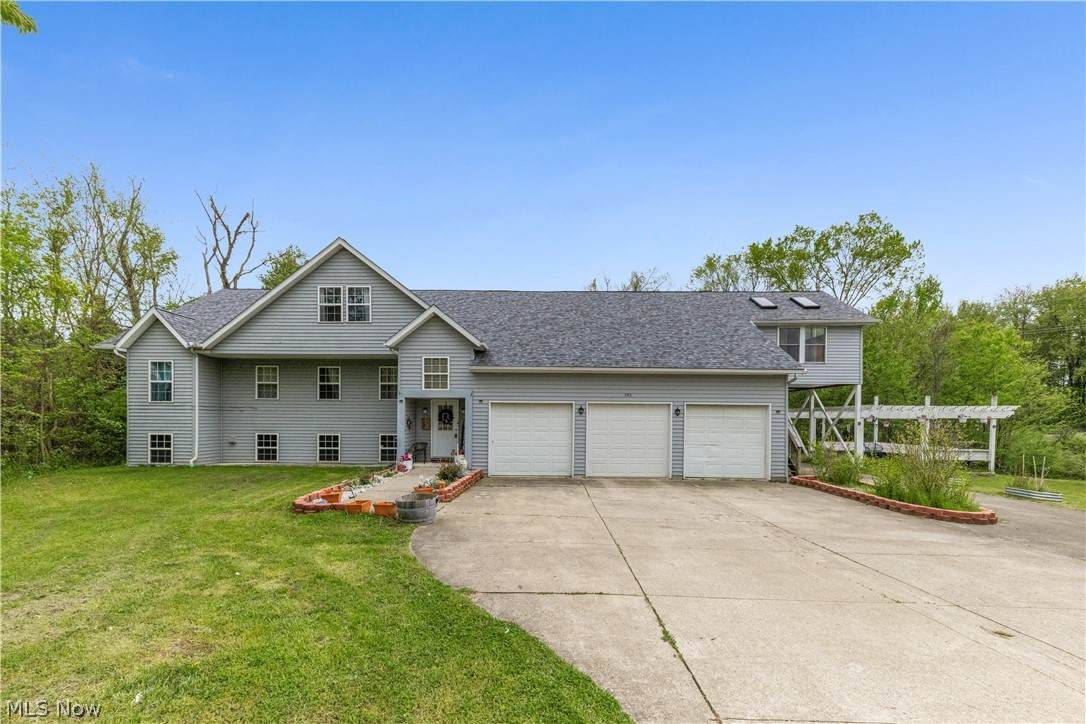 593 Silvercrest Road - Photo 1