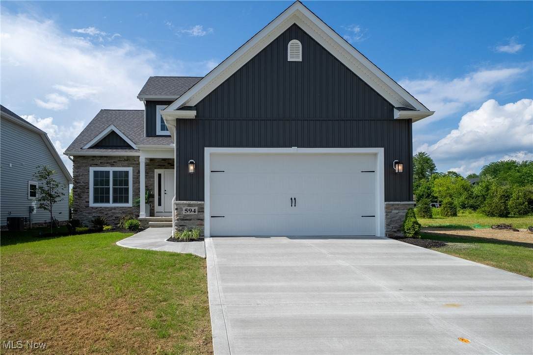 594 Iris Place - Photo 1
