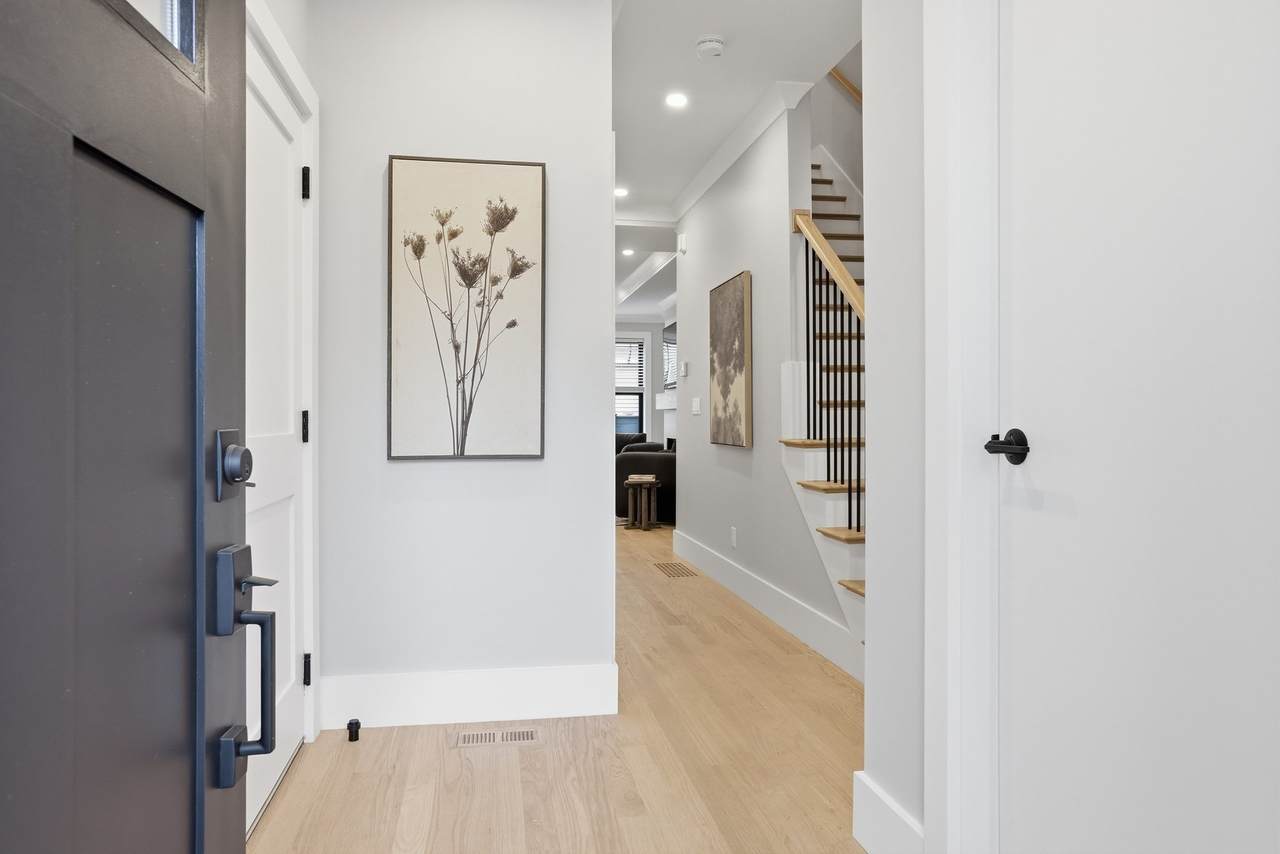 36 Loomis - Photo 1