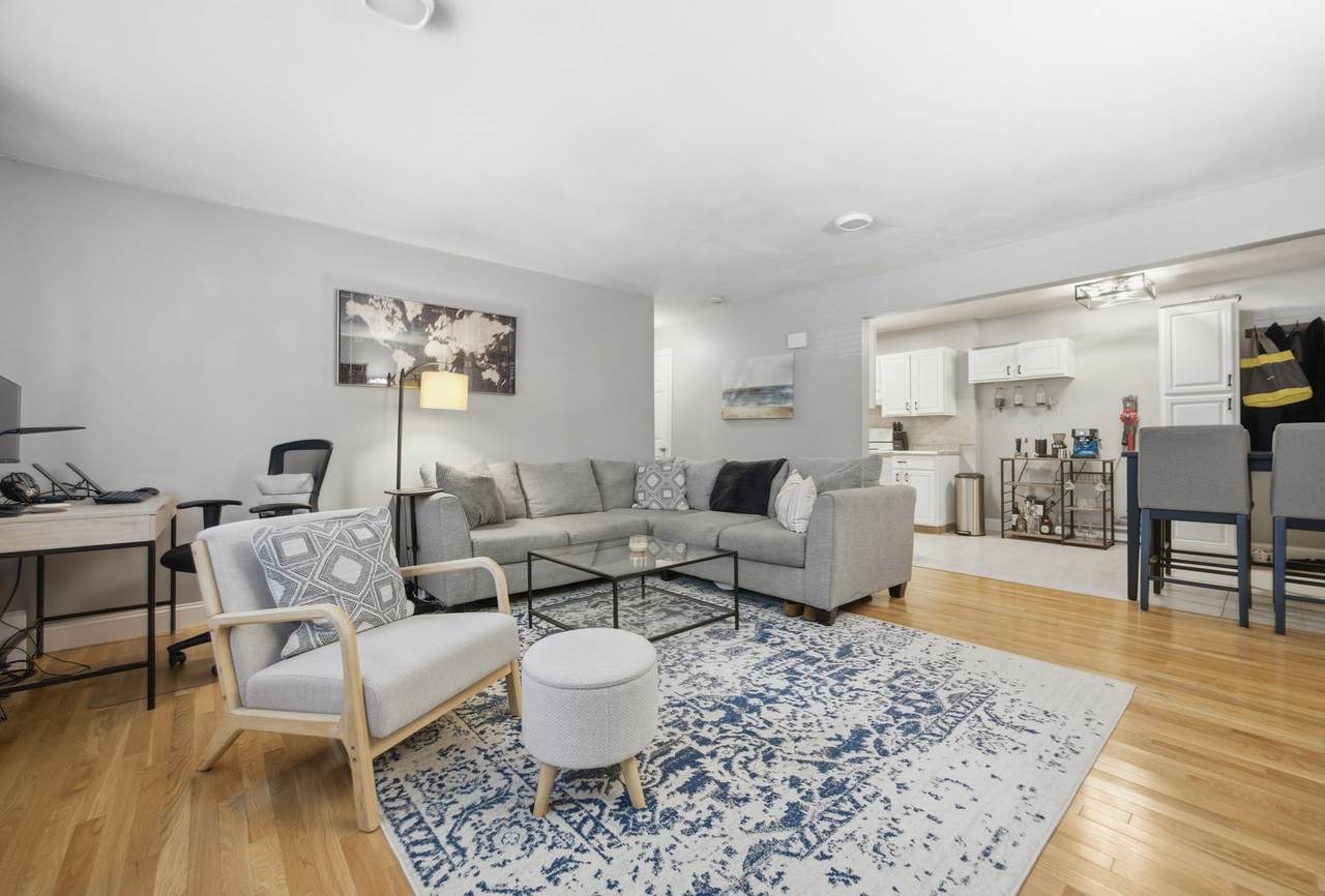 207 Samoset Street - Photo 1