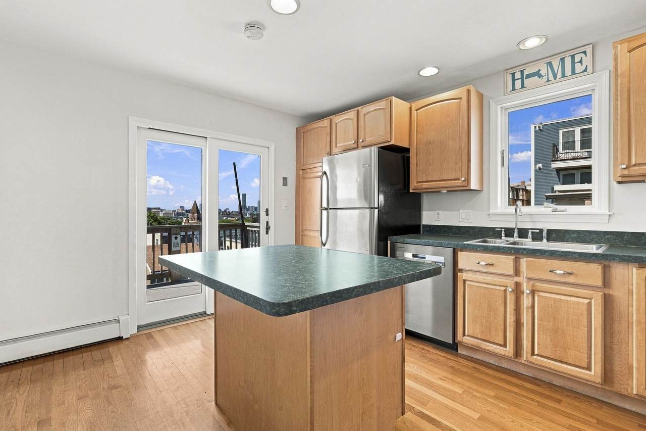 67 Old Harbor Street - Photo 1
