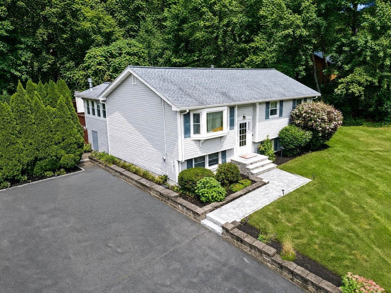 71 Martha Ave - Photo 1