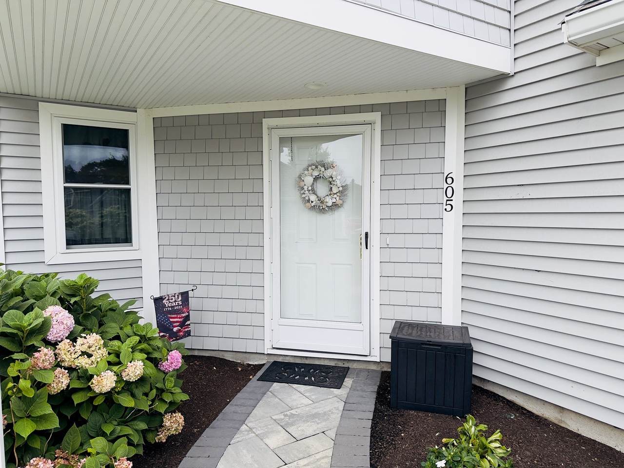 605 White Cliff Dr - Photo 1