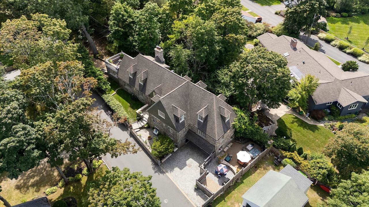 9 Galloupes Point Rd - Photo 1