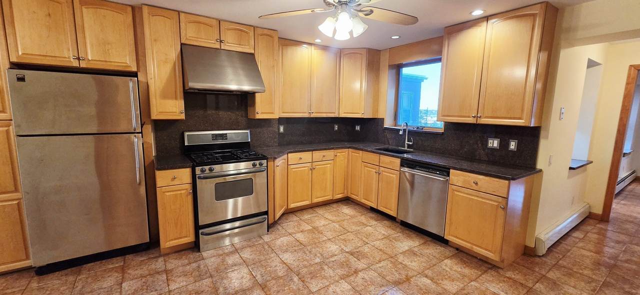 186 Webster - Photo 1