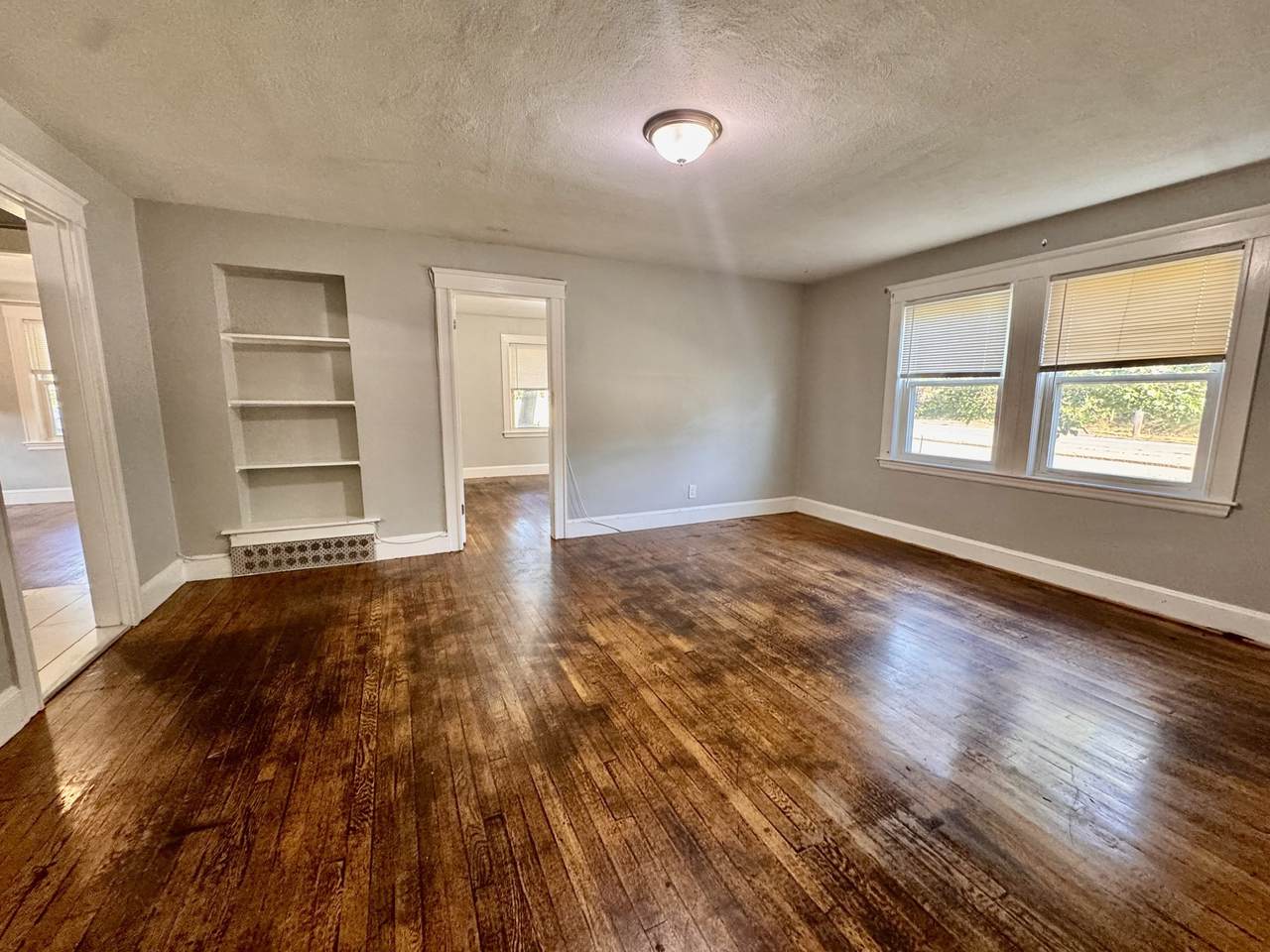 4907 Washington St - Photo 1