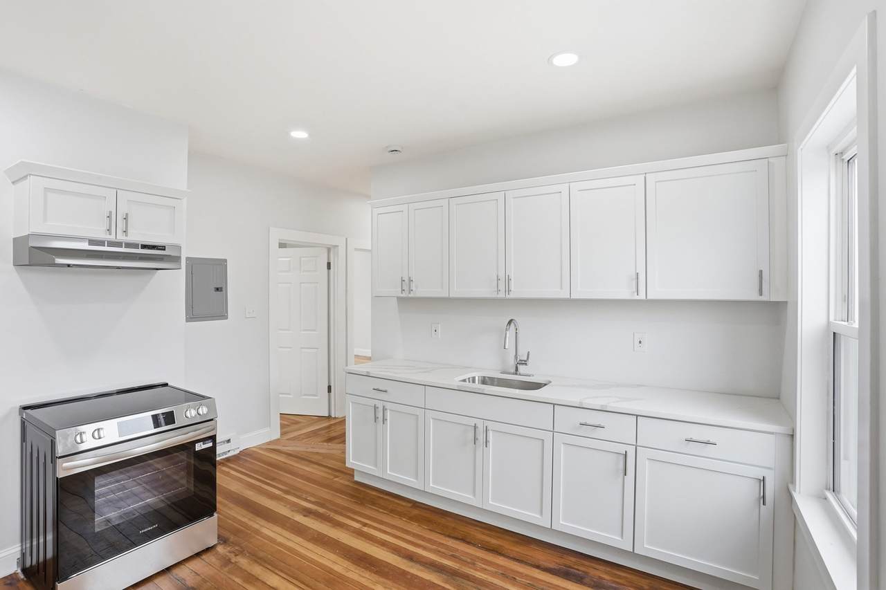53 Woodford St - Photo 1