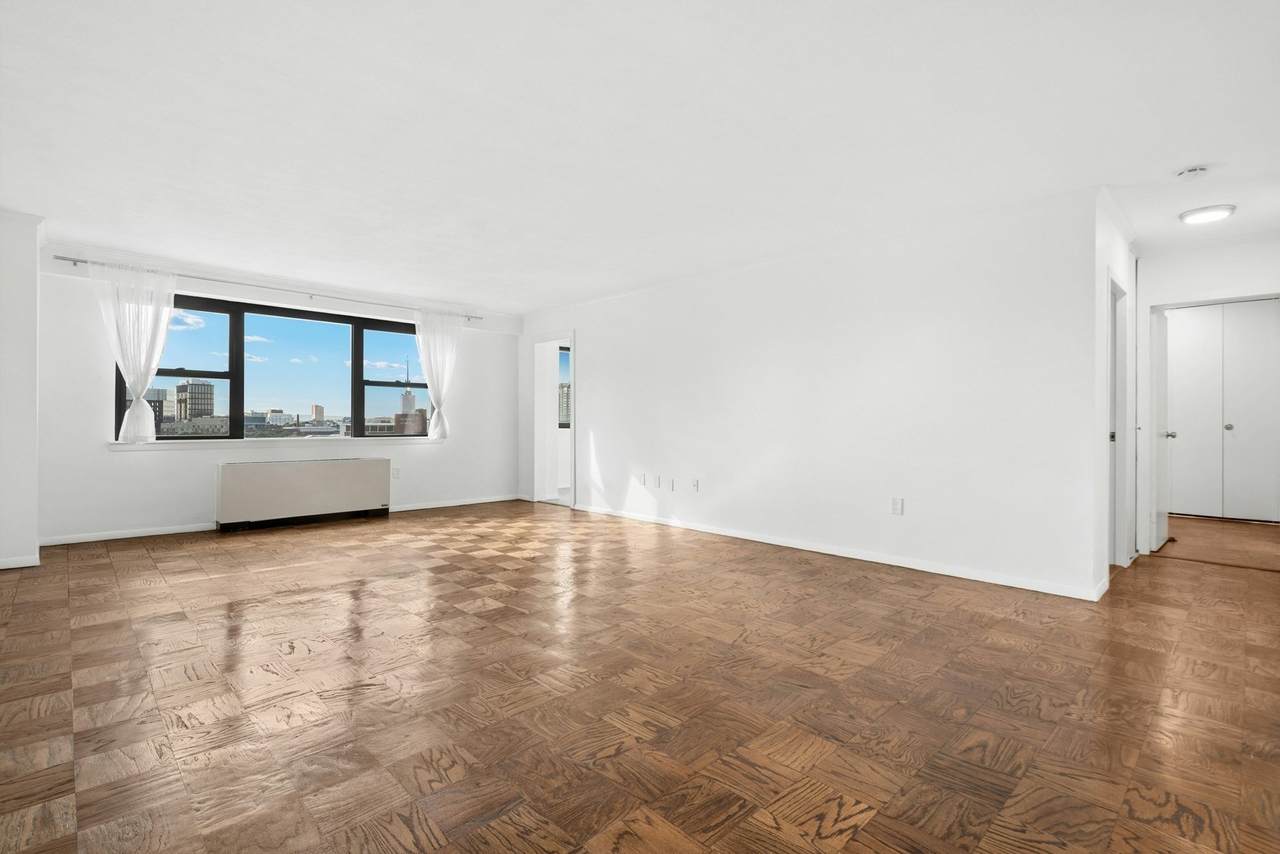 8 Whittier Pl - Photo 1