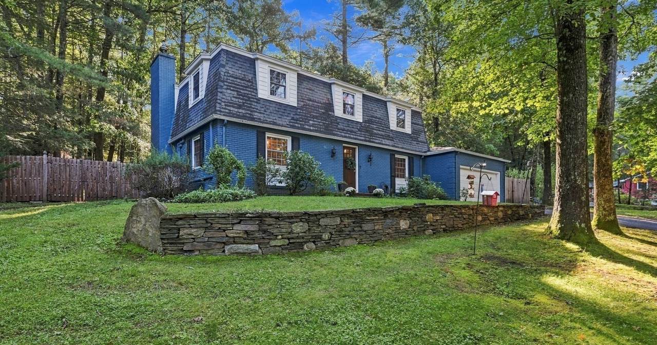 218 Heatherstone Rd - Photo 1