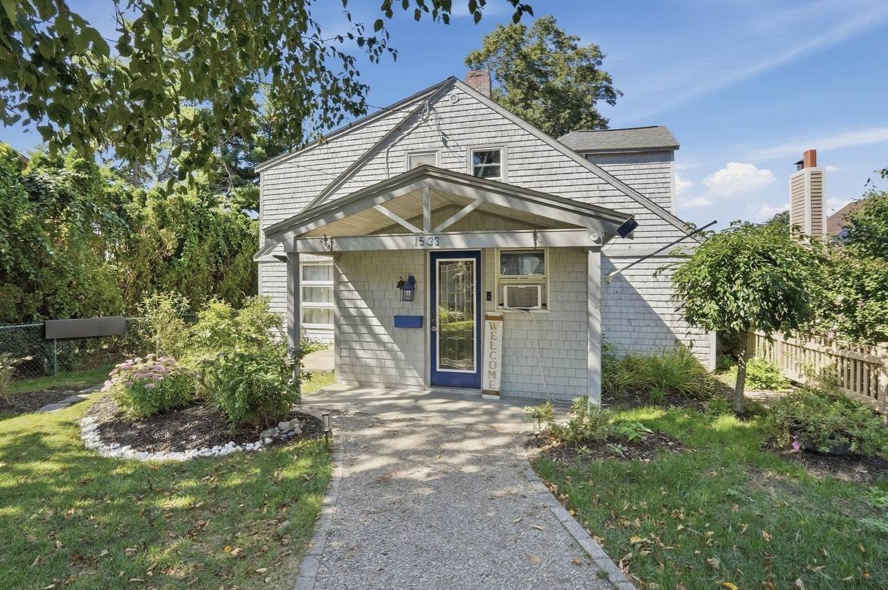 1533 Morton Avenue - Photo 1