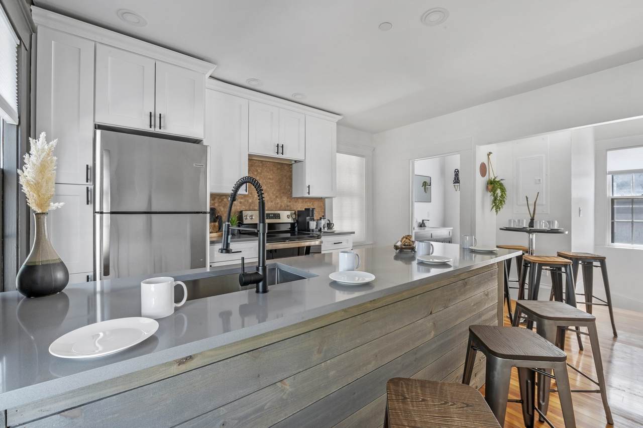 33 Broadway - Photo 1