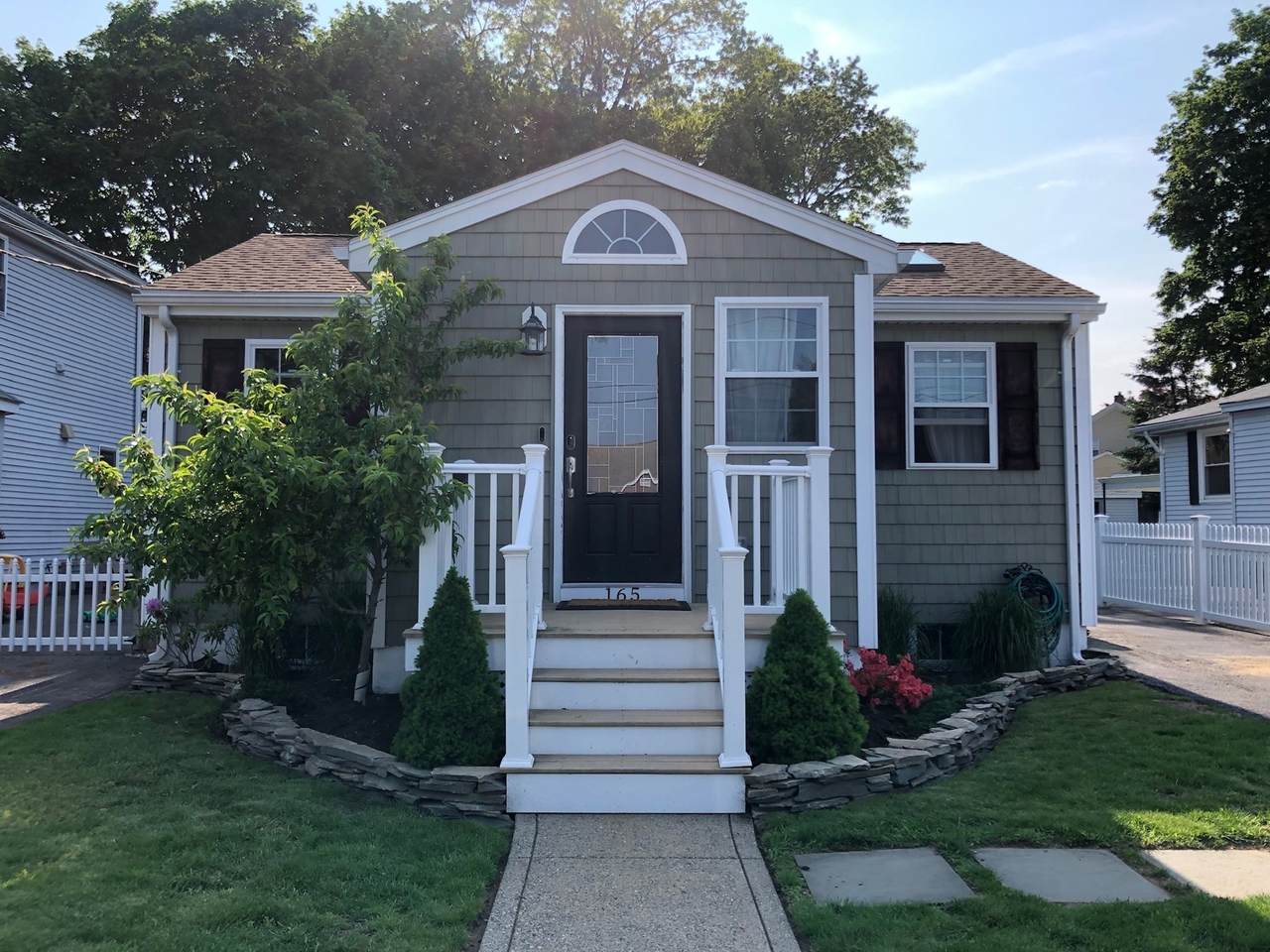 165 Albatross Rd - Photo 1