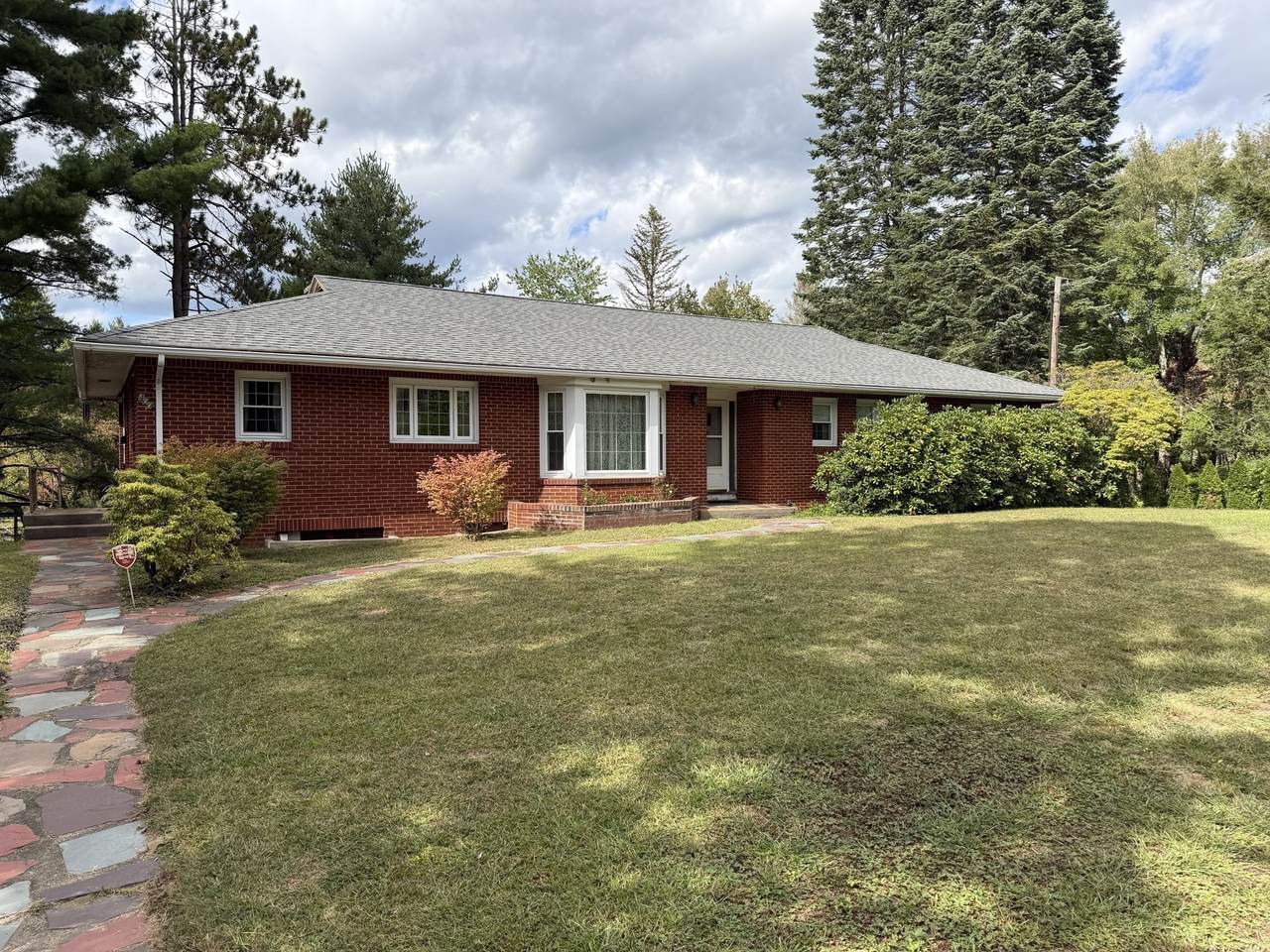 400 Shearer St - Photo 1