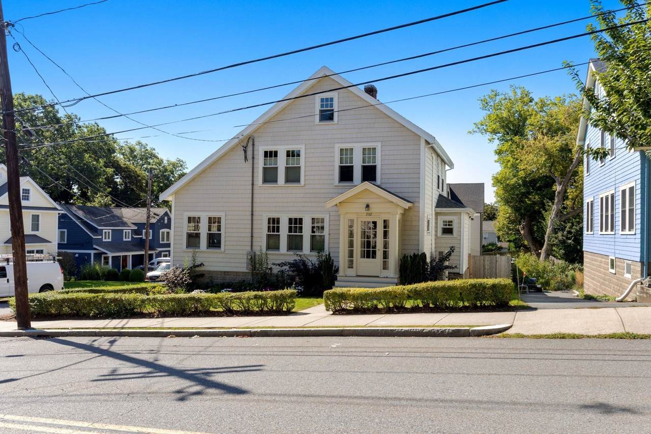202 Spring St - Photo 1