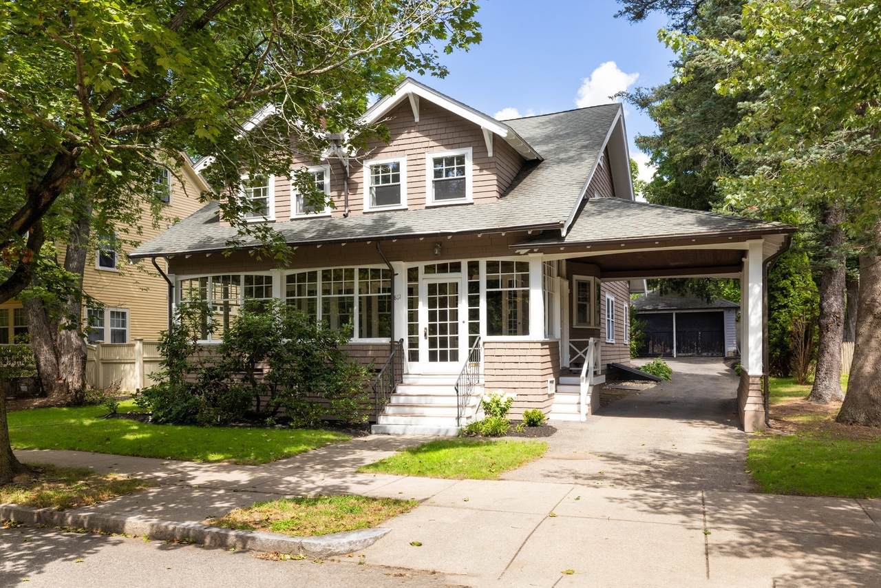 861 Commonwealth Ave - Photo 1