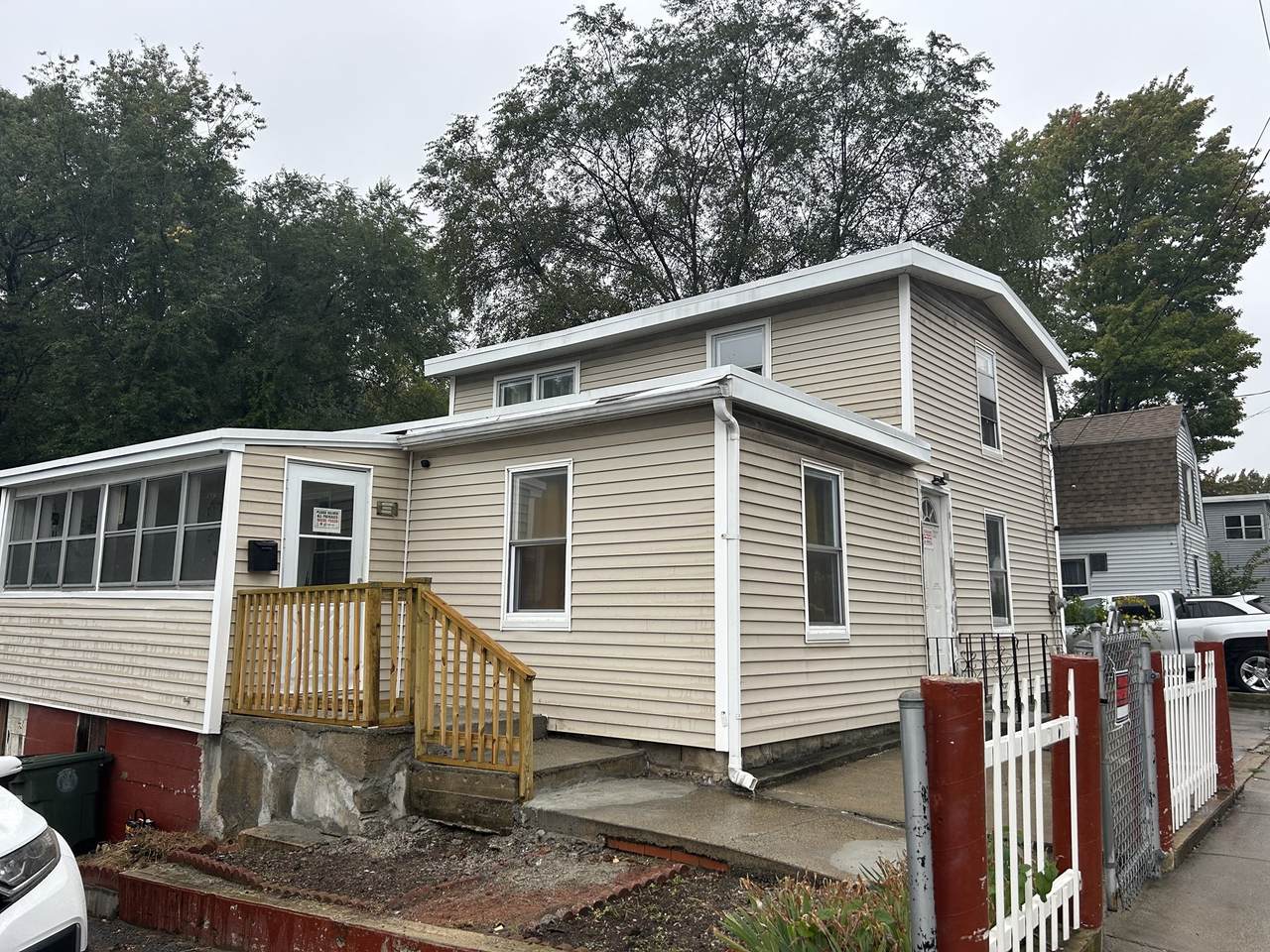 397 Mechanic St - Photo 1