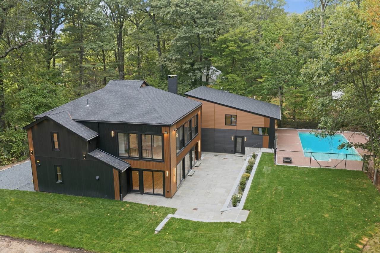 641 Grove St - Photo 1