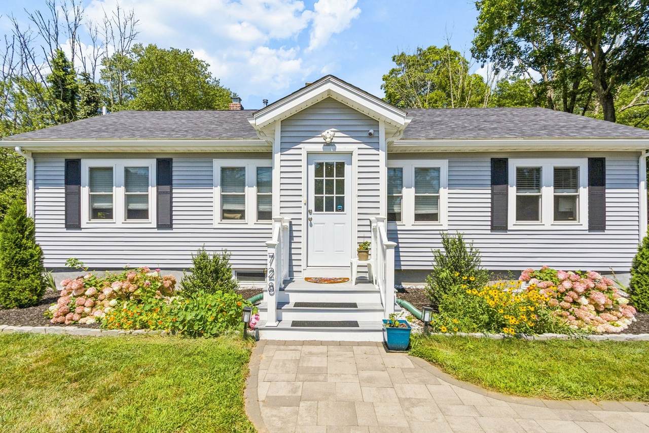 728 Pleasant St - Photo 1