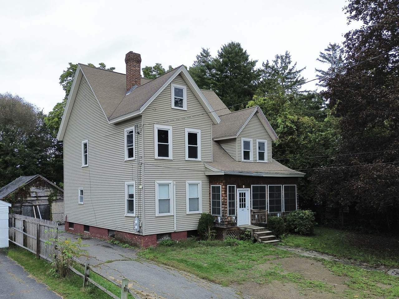 43 Lincoln St - Photo 1