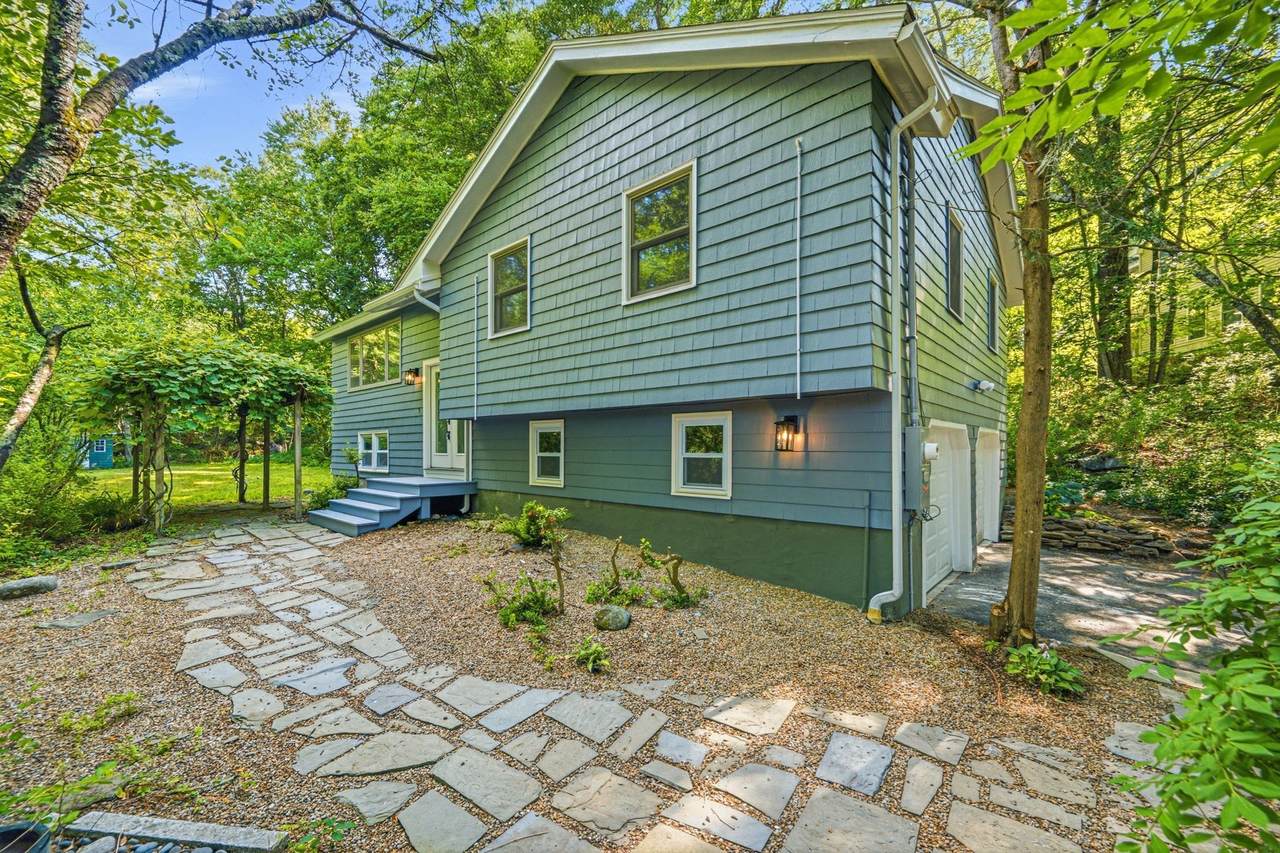 7 Hillcrest Dr - Photo 1