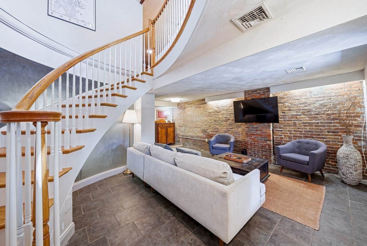 30 Beacon St - Photo 1