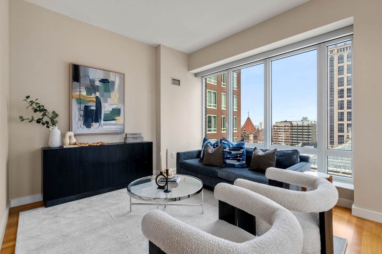 400 Stuart St - Photo 1