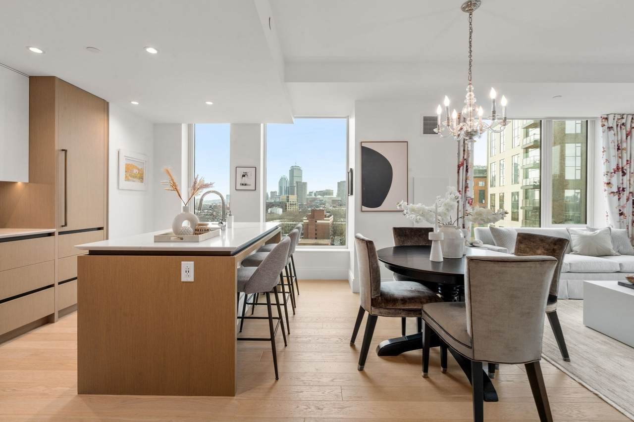 380 Harrison Ave - Photo 1