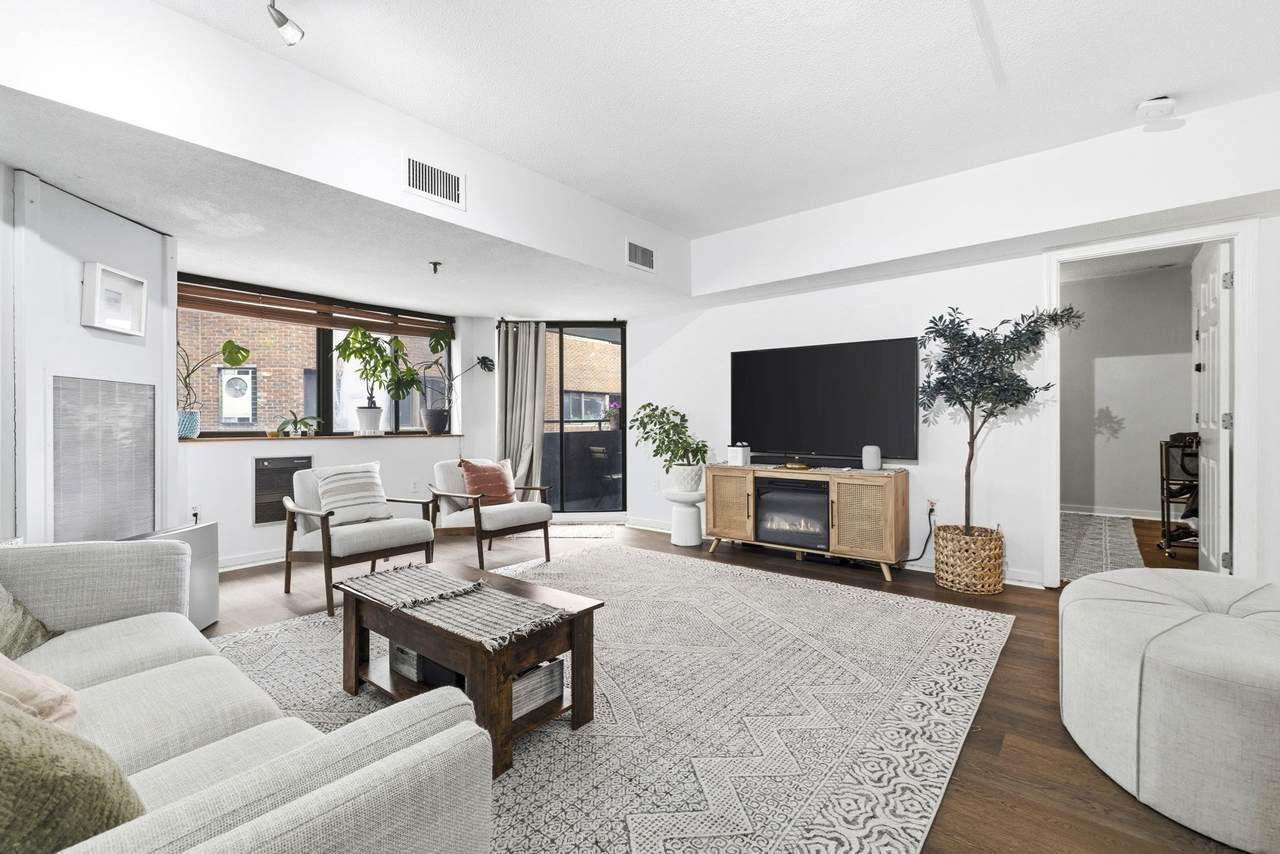 147 Kelton St - Photo 1