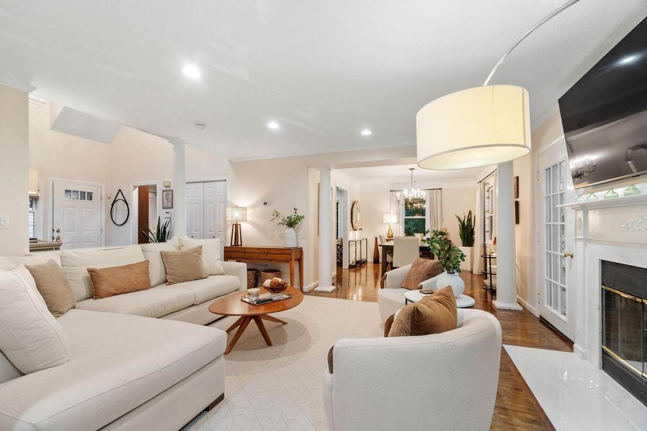 25 Pickman Dr - Photo 1