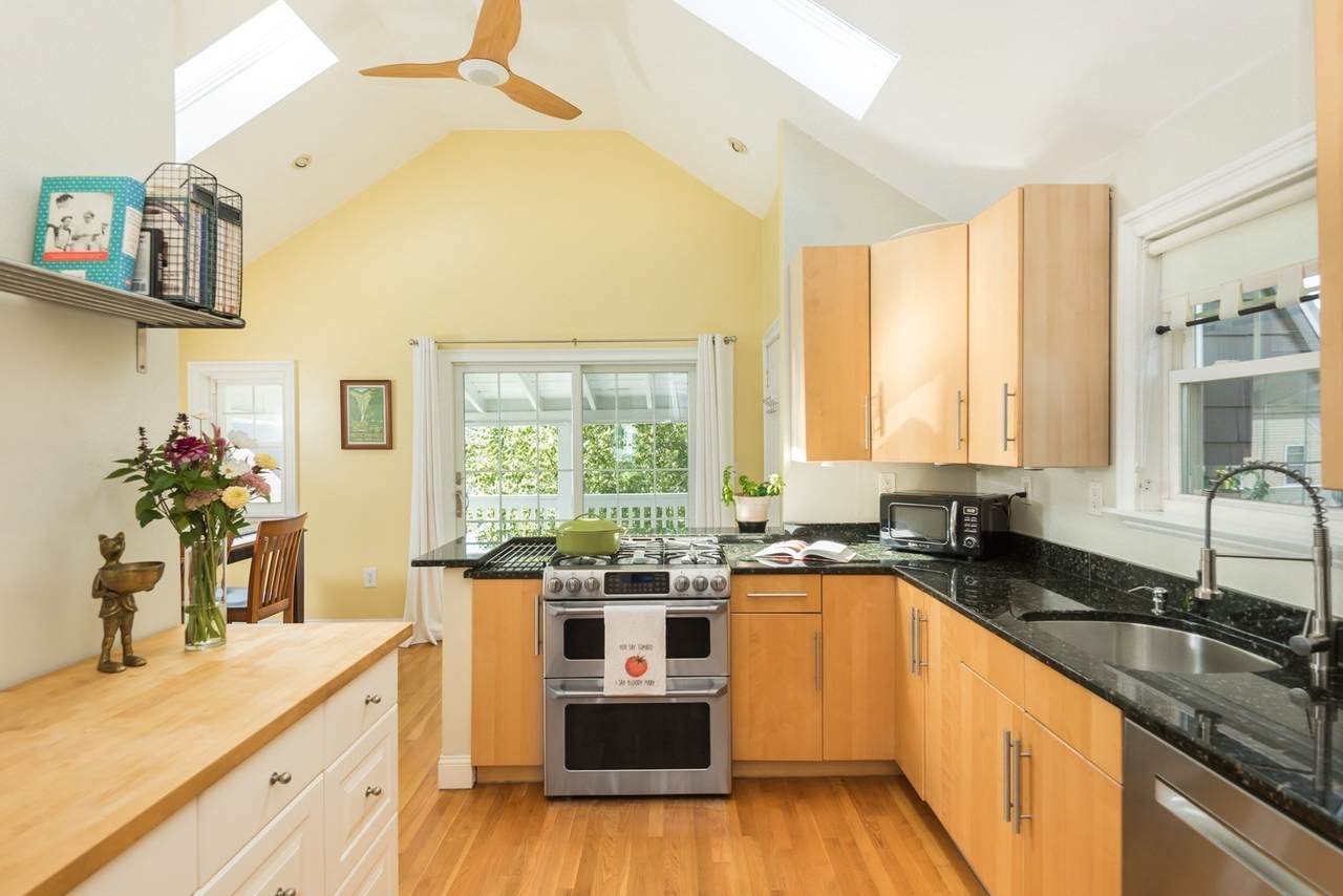 11 Varnum St - Photo 1