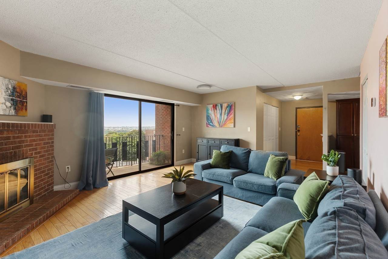 390 Broadway - Photo 1