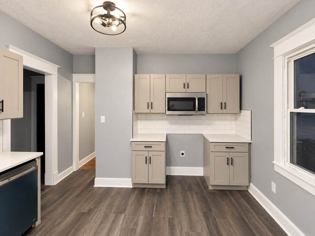 180 Oak Grove Ave - Photo 1