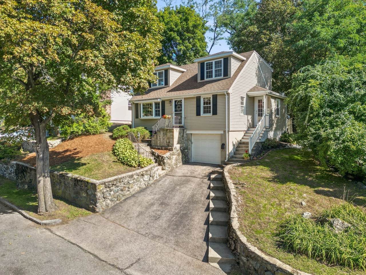 69 Hemlock St - Photo 1