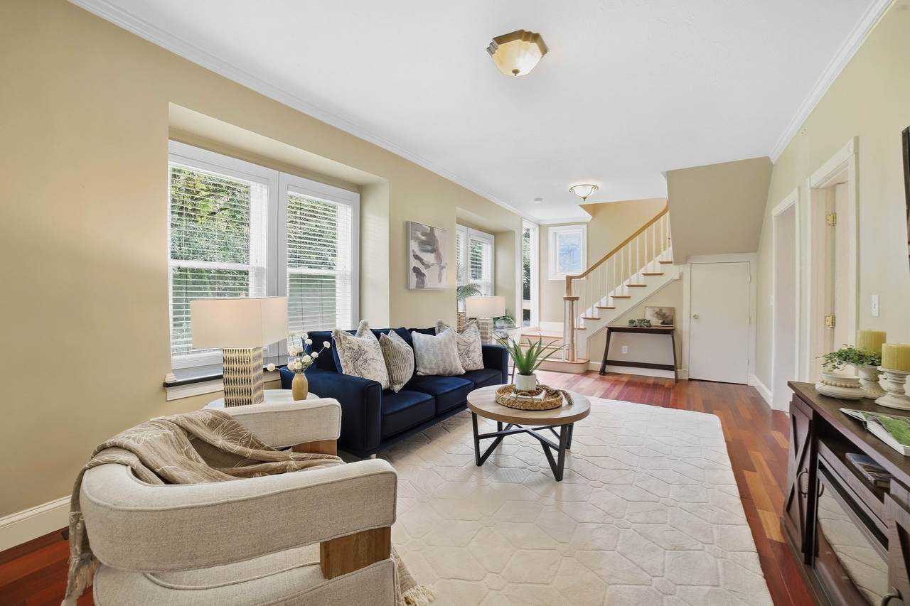550 Sunderland Road - Photo 1