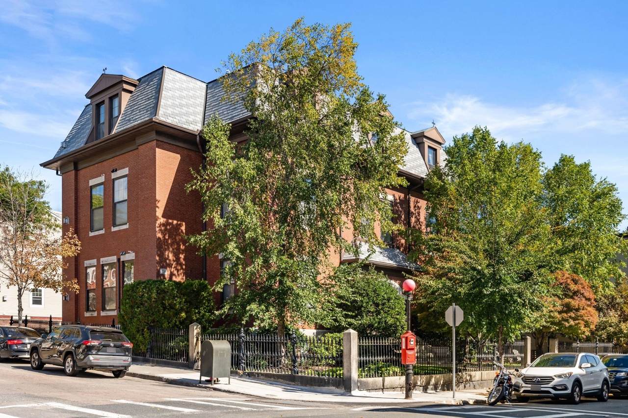 518 East 6th Street - Photo 1