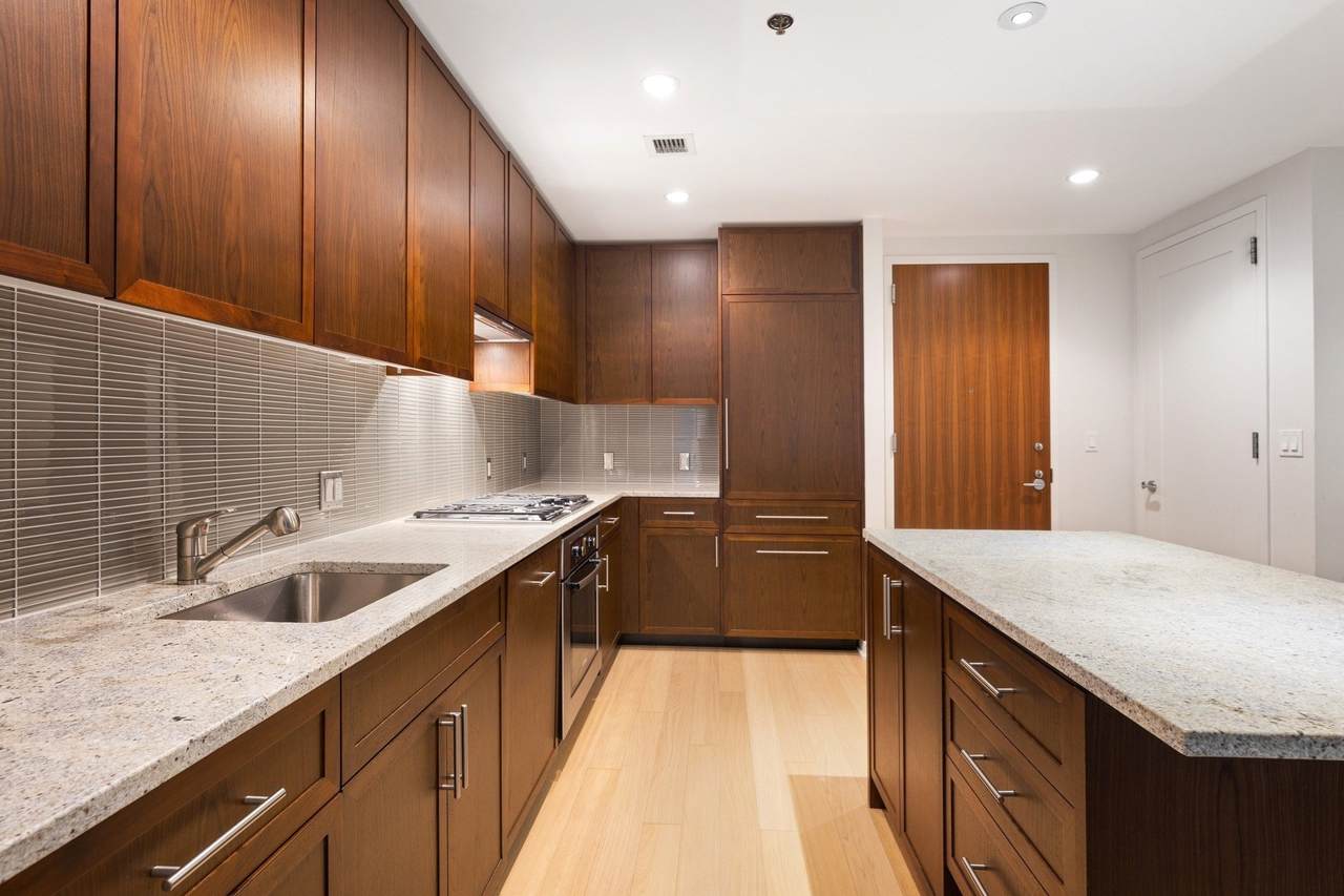 580 Washington - Photo 1