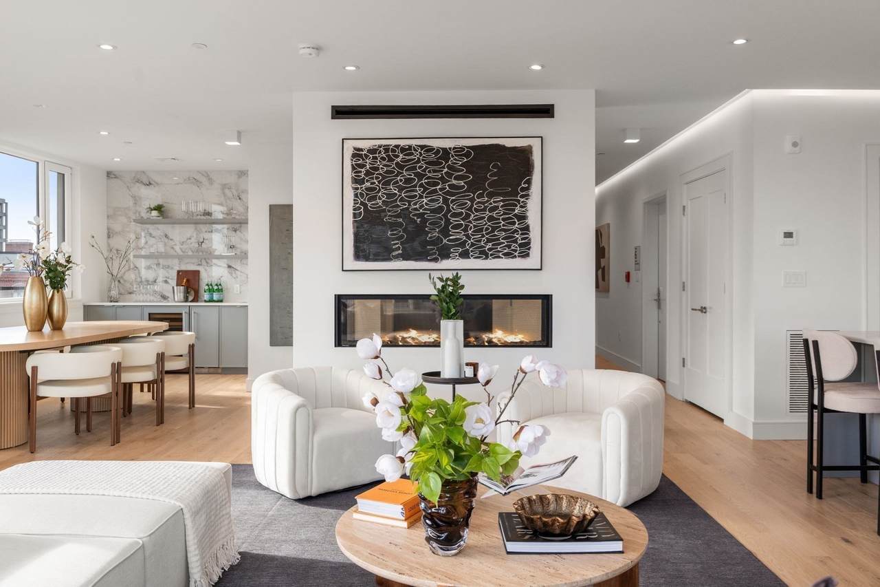 595 Albany Street - Photo 1