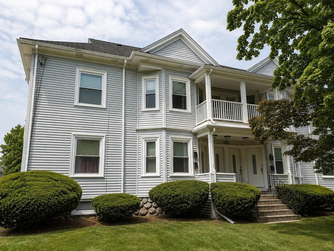 215 Ash St - Photo 1