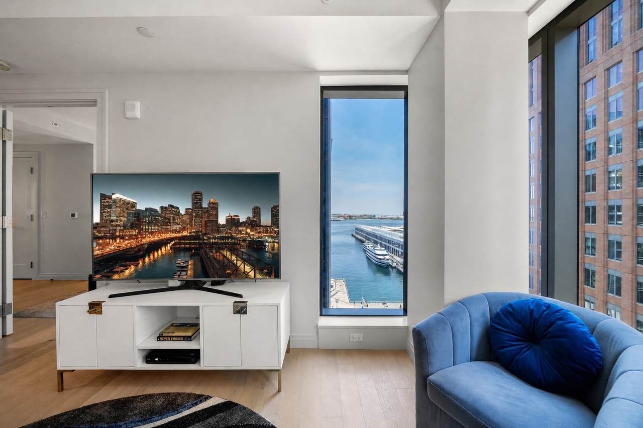 135 Seaport Blvd - Photo 1