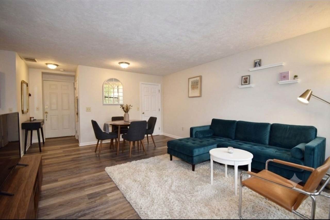 325 Plantation St - Photo 1