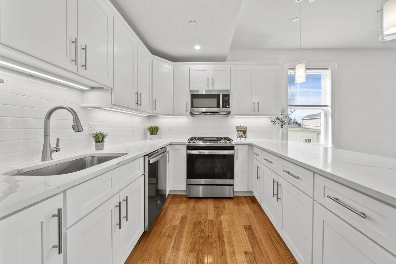 79 Temple St - Photo 1