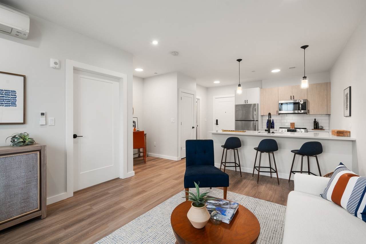 10 Somerset - Photo 1