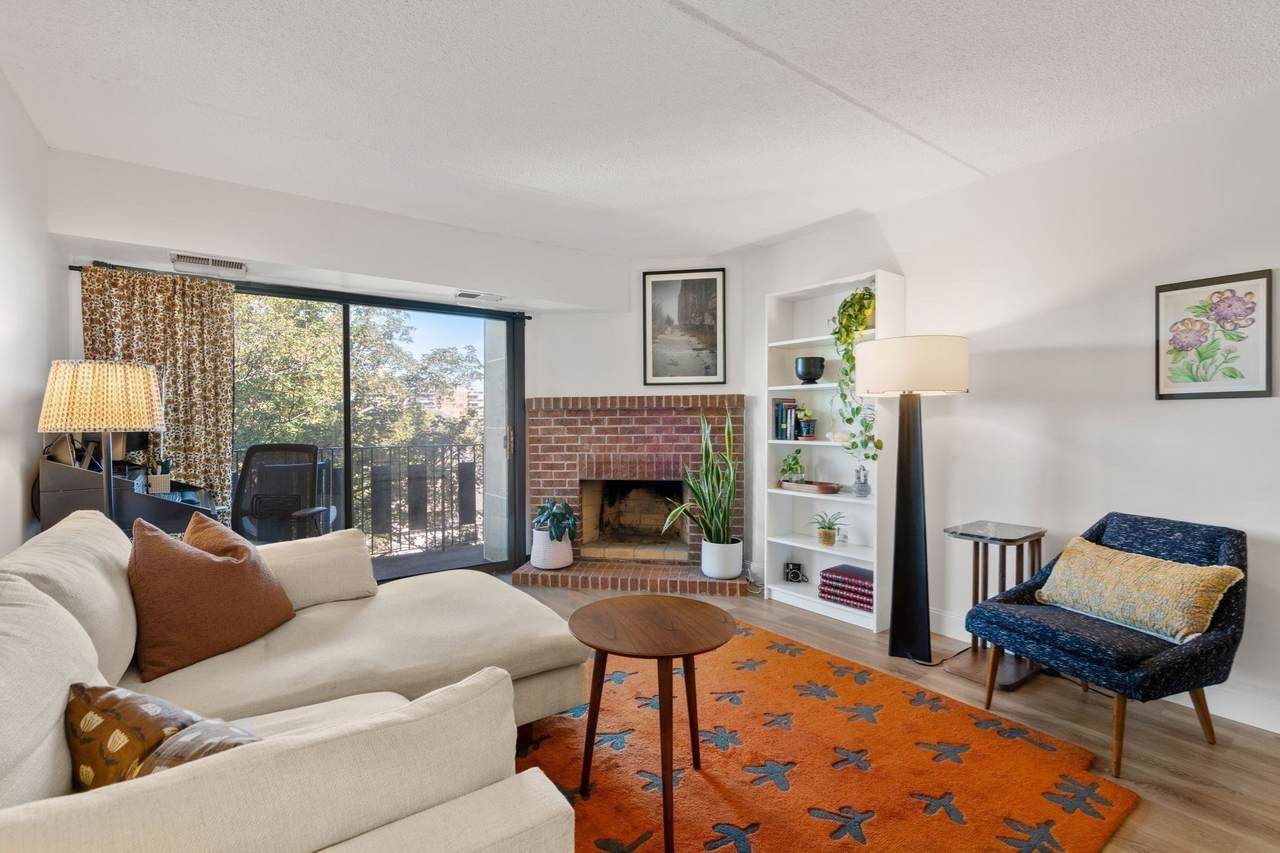 390 Broadway - Photo 1