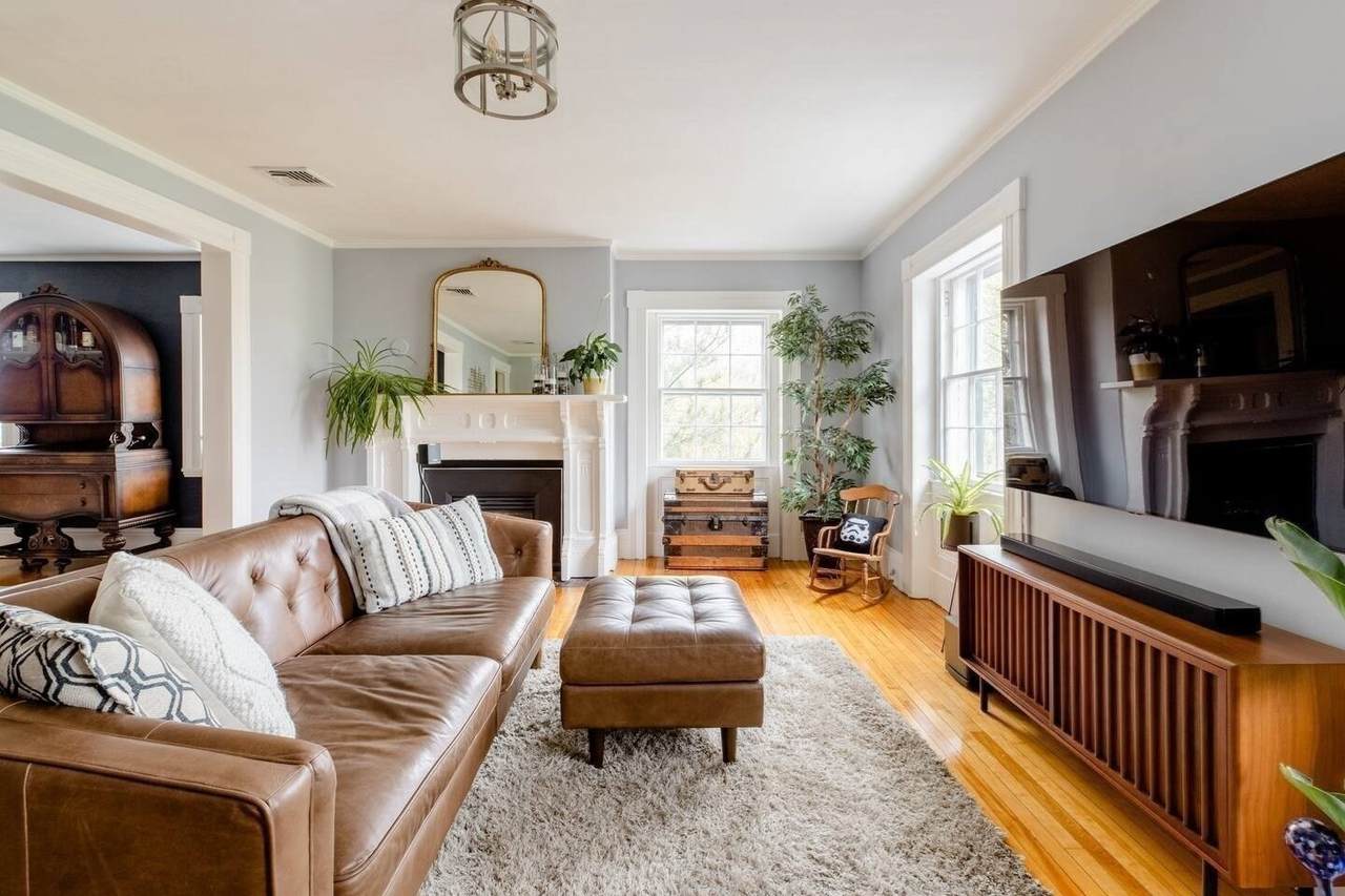 35 Washington Sq - Photo 1