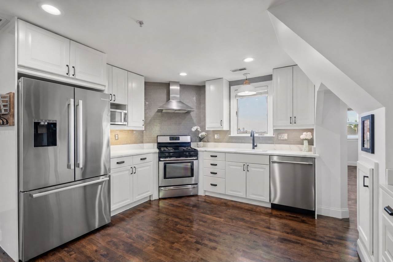 155 Franklin Ave - Photo 1